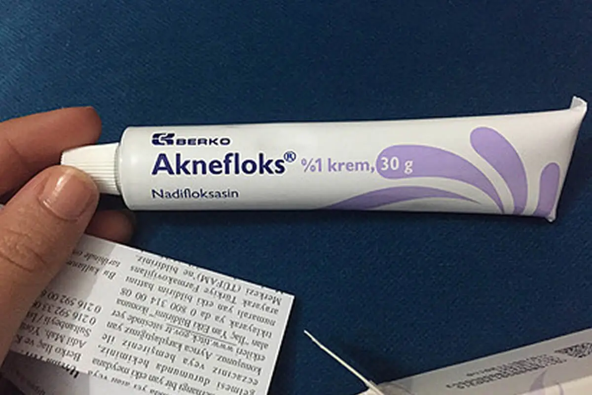 Aknefloks Jel Nasıl Kullanılır?