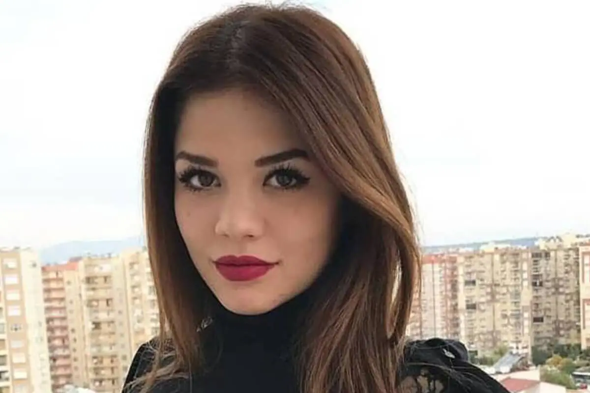 Eda Sakız Kimdir?