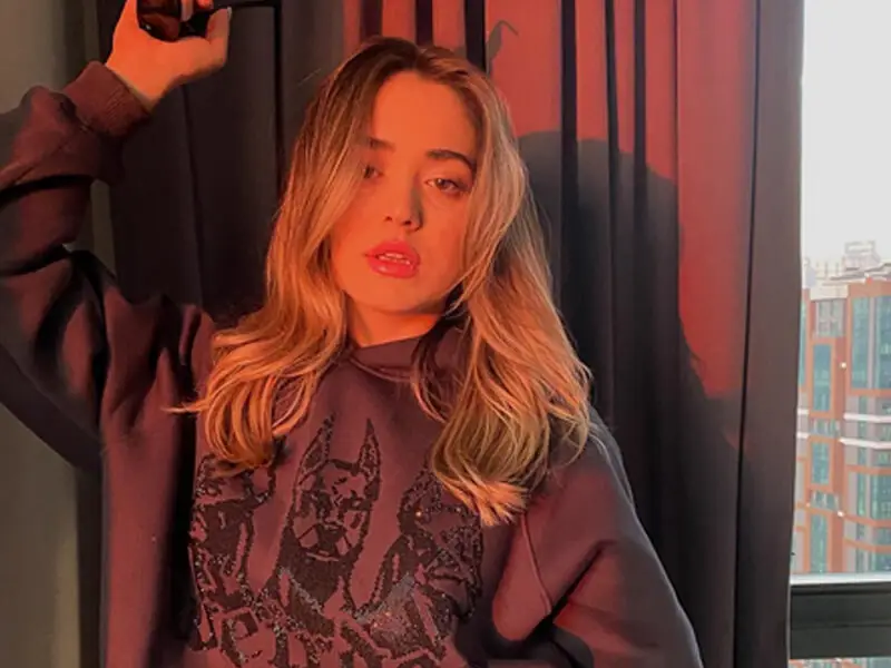 Elanur Pat Ne İş Yapıyor