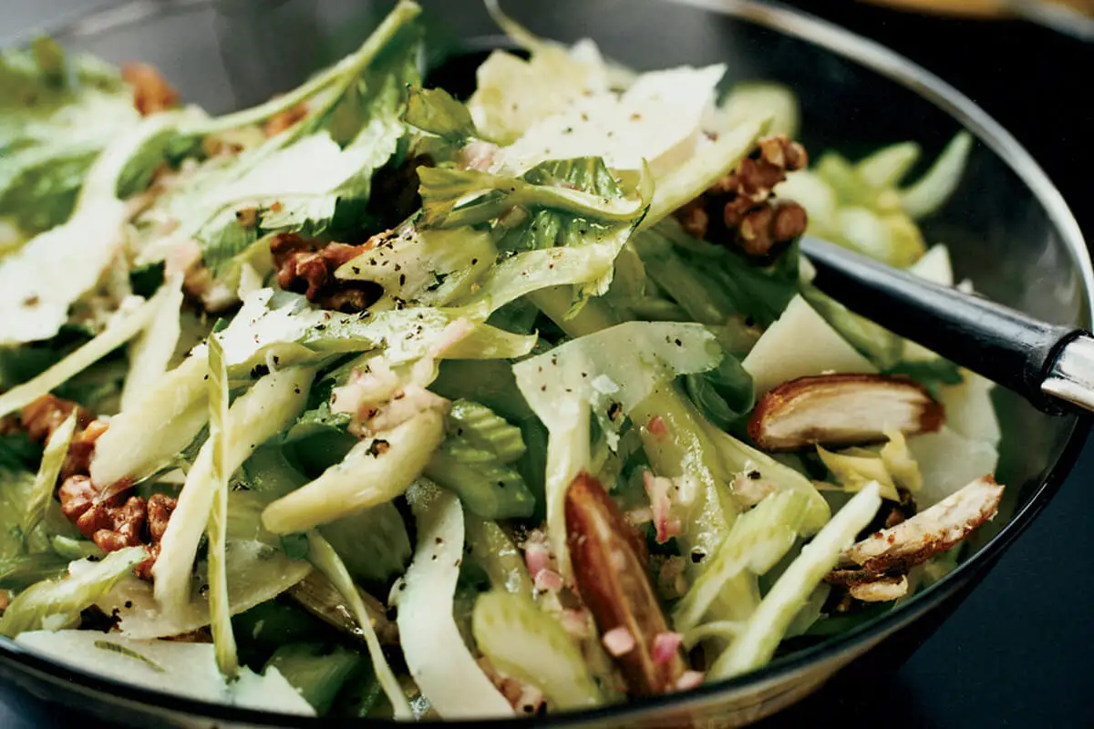 Kereviz Sapı Salatası Tarifi