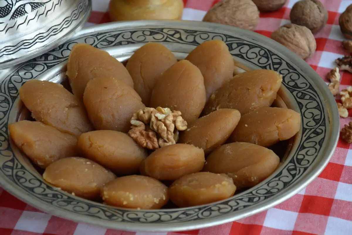 Tam Ölçülü Un Helvası Tarifi