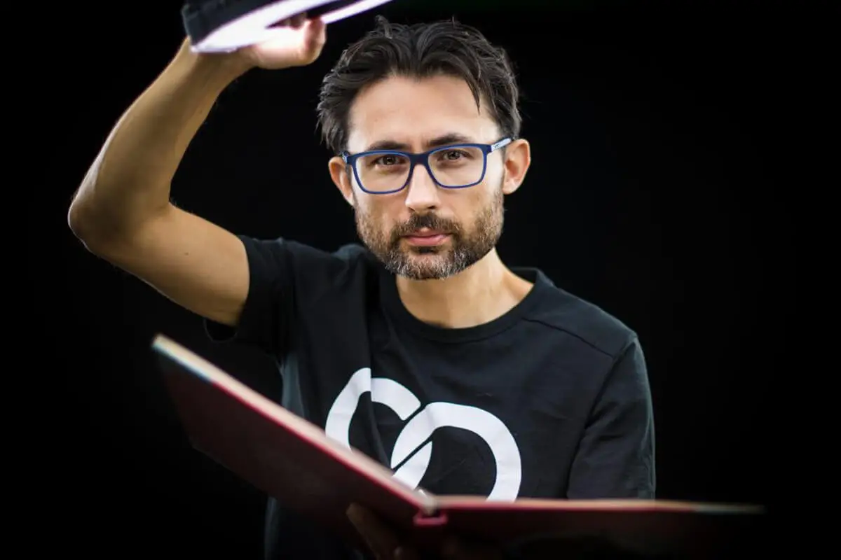 Barış Özcan Kimdir?