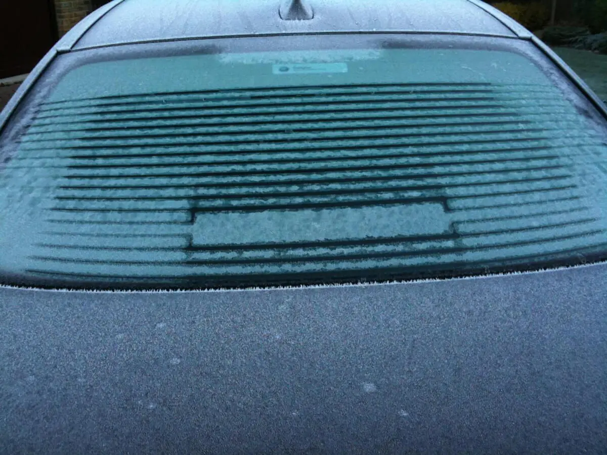 Araç Arka Cam Rezistans Tamiri Nasıl Yapılır? Buğulanma İçin Çözüm