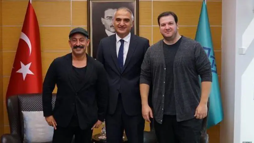 Cem Yılmaz ve Şahan Gökbakar 2022 Yılının En İyi Komedyenleri Oldu !