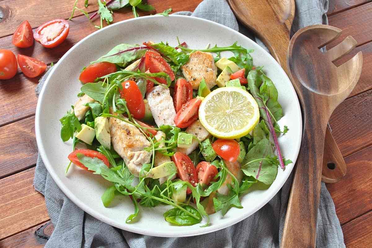 Tavuk Salatası Tarifi. Sağlıklı mı? Kaç Kalori?