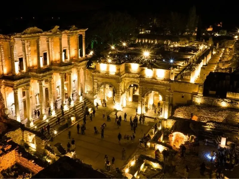 Efes Antik Kent: Tarihin Derinliklerine Yolculuk 2 efes antik kent