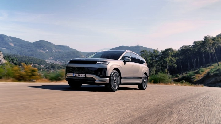 Yeni Hyundai IONIQ 9 Türkiye'de: Fiyatı ve özellikleri 1 Tasarım ve Konfor: Minimalizm ile Fonksiyonun Buluşması