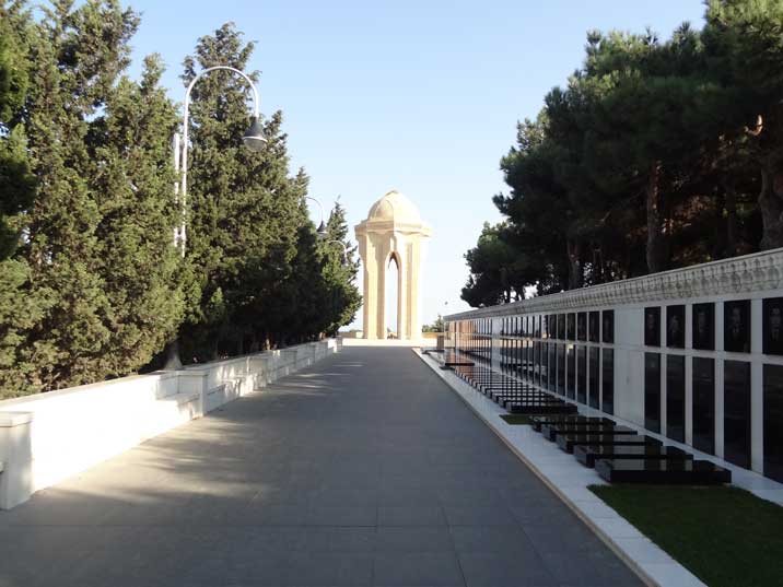 baku-martyrs-lane-bizimle-gez