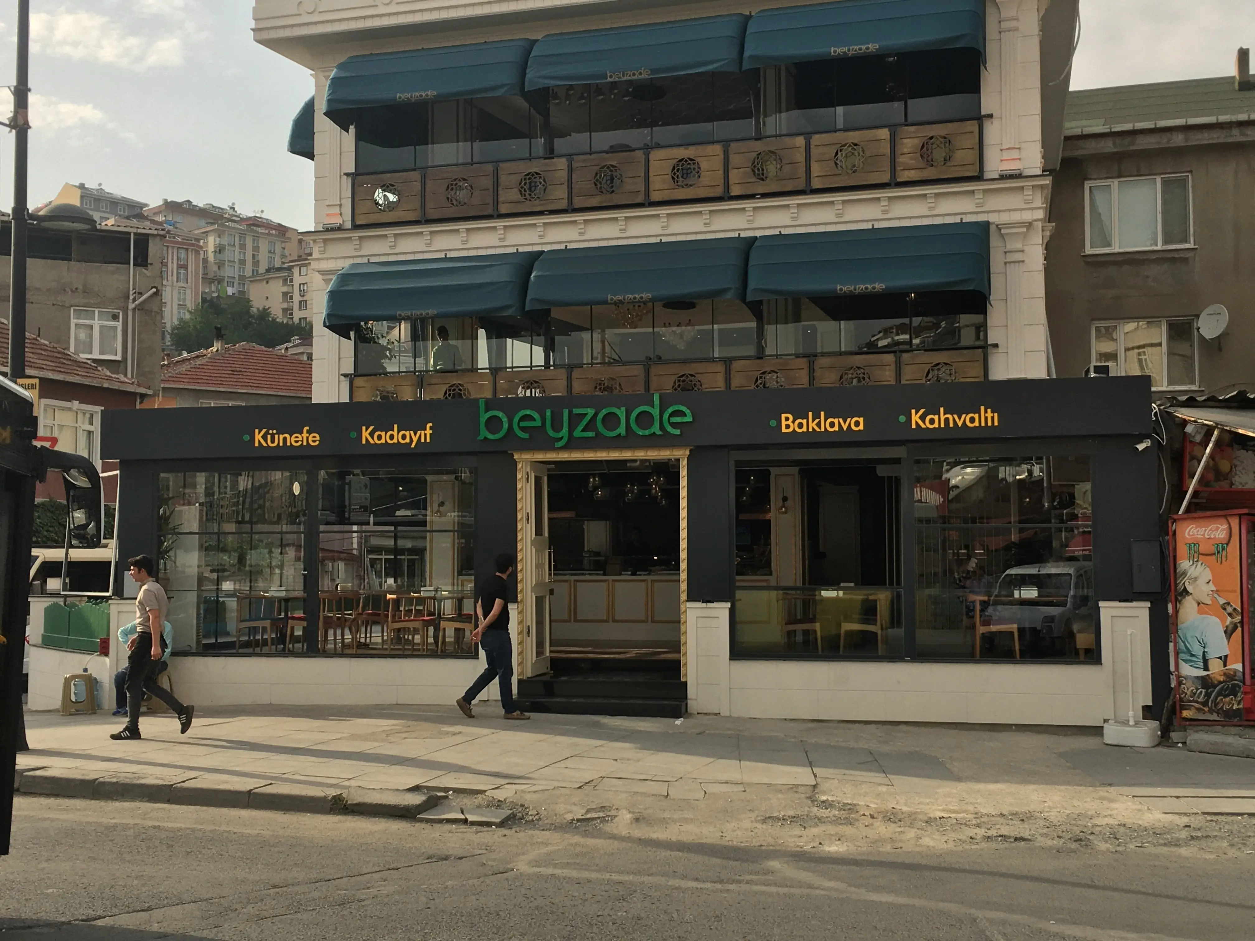 Beyzade Künefe Alibeyköy’de hizmet veriyor