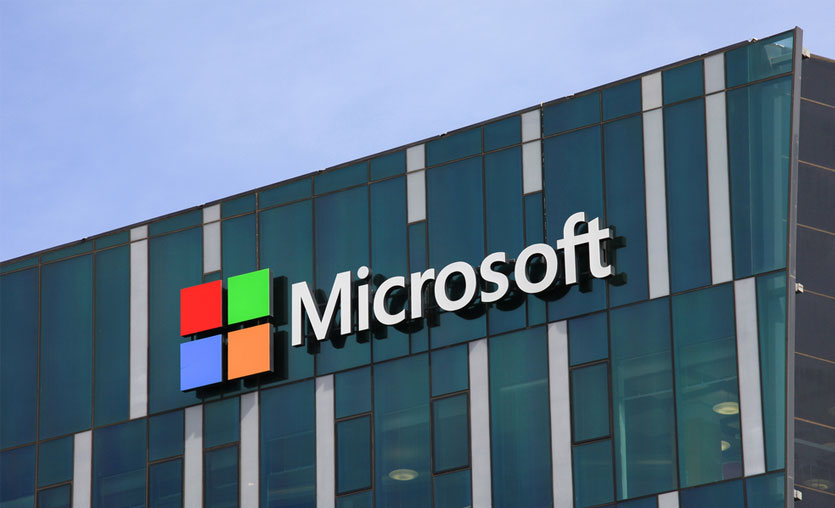 Microsoft, Outlook.com’un hacklendiğini itiraf etti