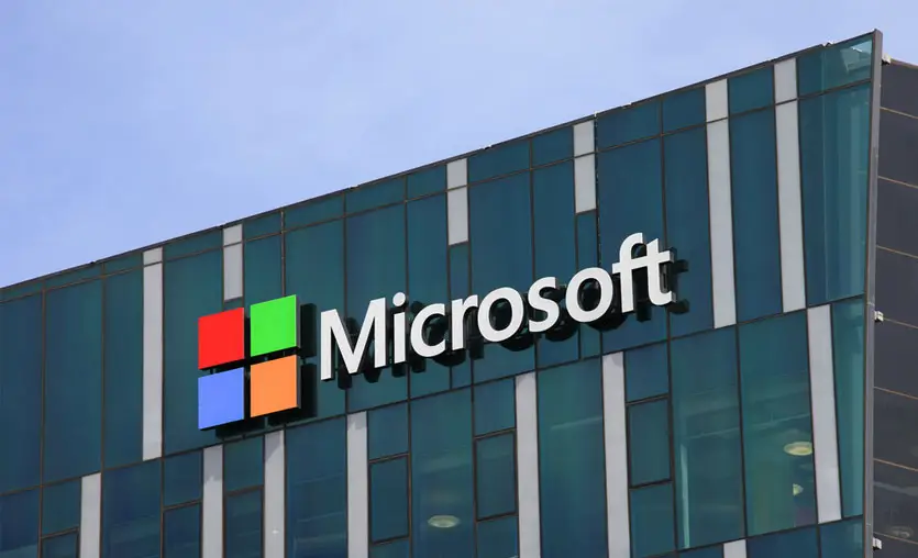 Microsoft, Outlook.com’un hacklendiğini itiraf etti